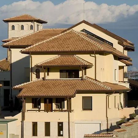 מלון Asti Arthotel 3*