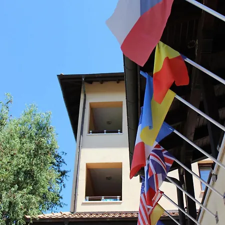 Asti Arthotel מלון 3*