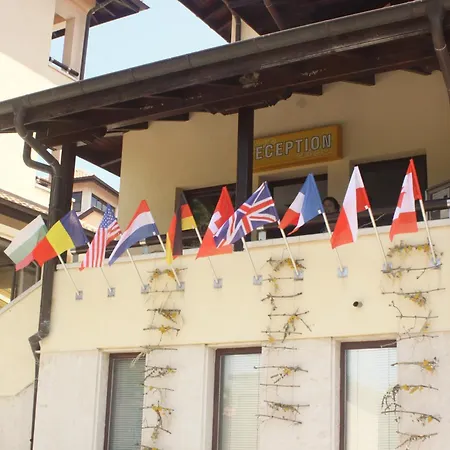 Asti Arthotel 3* סינמורץ