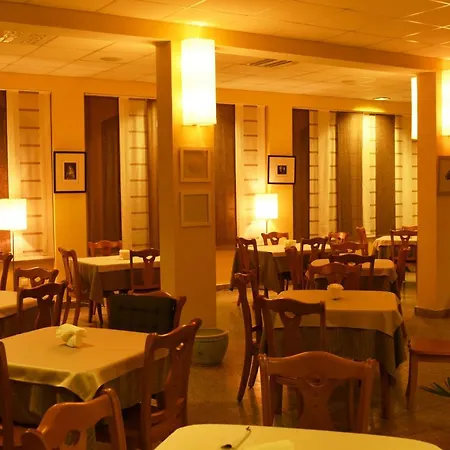 מלון Asti Arthotel 3*